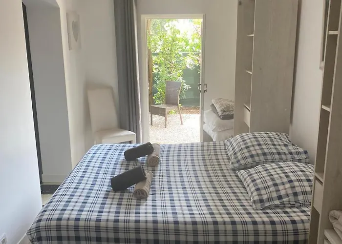 Charming Garden Lorettes